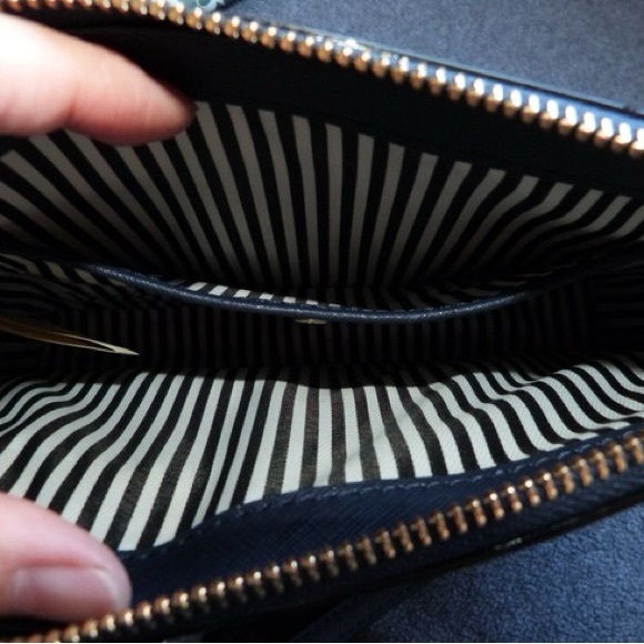 Kate Spade Cameron Street “Clarise” crossbody purse in Navy! - Picture 3 of 11